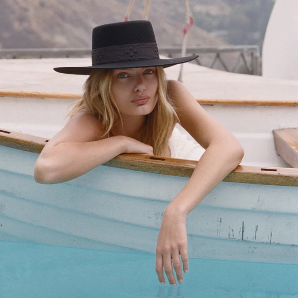 NWTs black lack of color hat size small 55CM